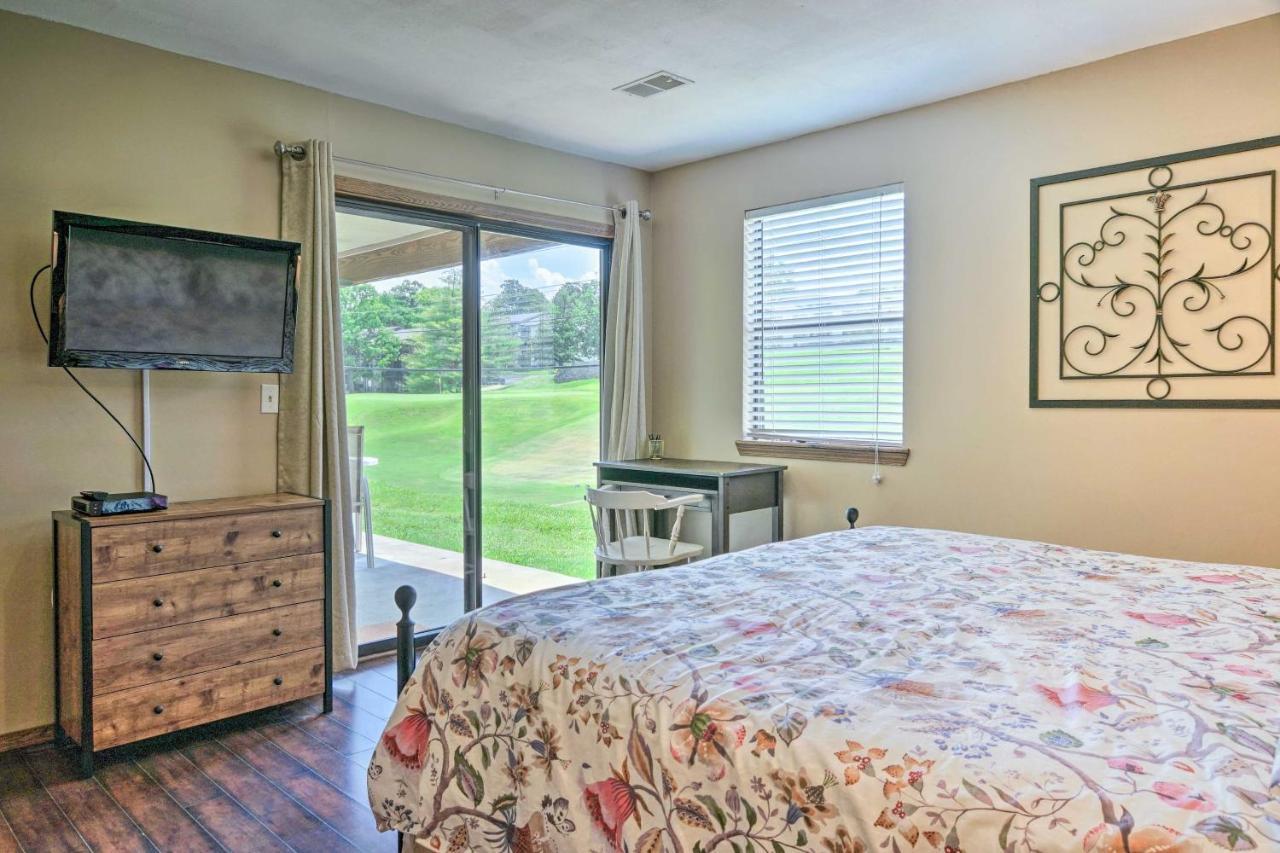 Pet-Friendly Branson Retreat With Pool And Golf Access Apartment Exterior photo