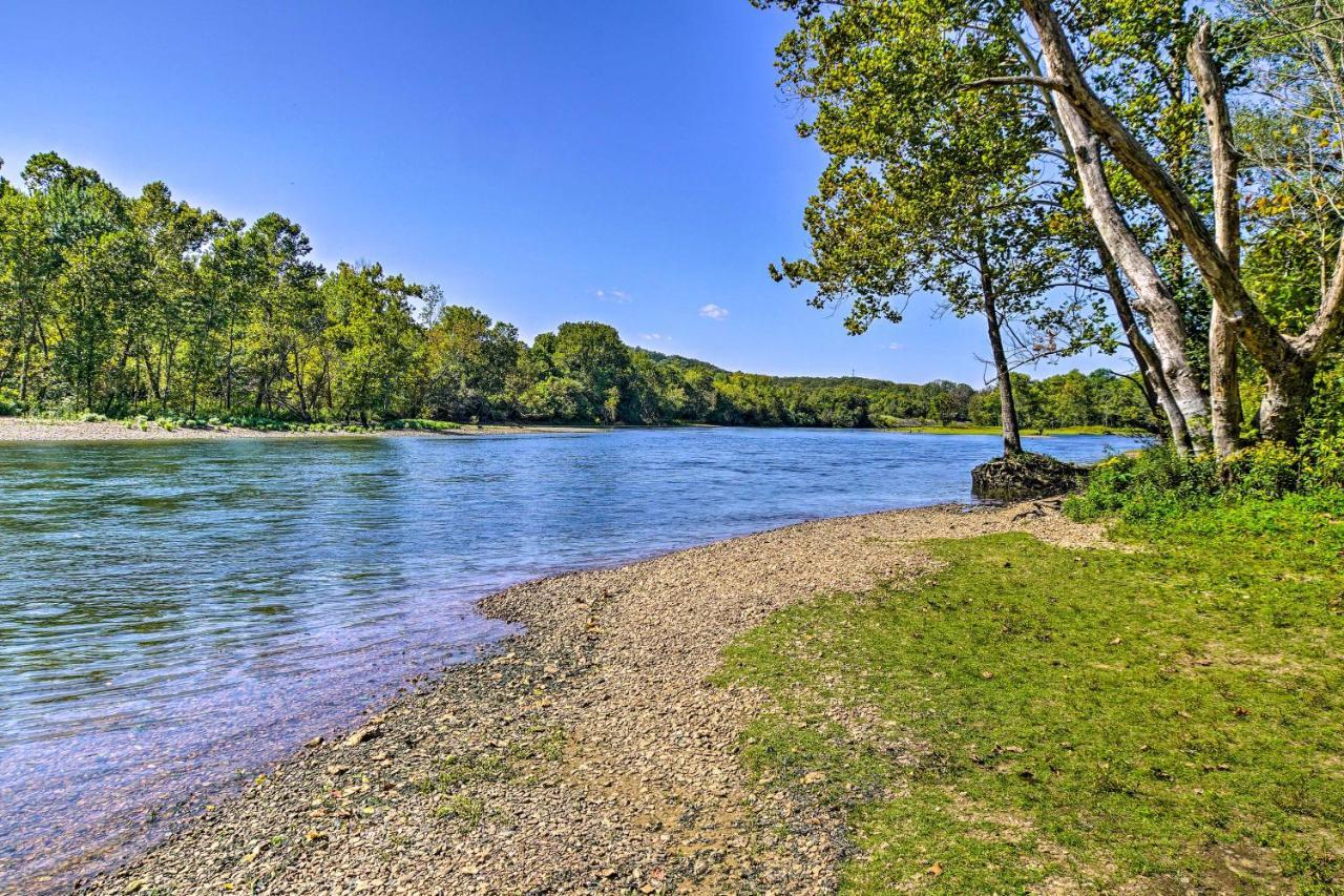 Pet-Friendly Branson Retreat With Pool And Golf Access Apartment Exterior photo
